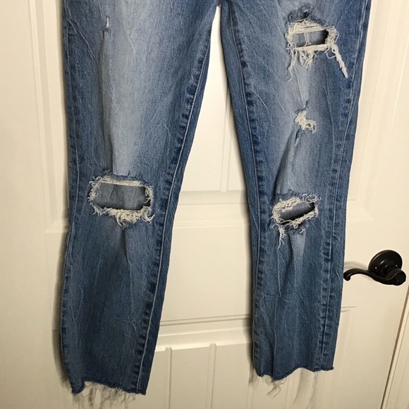 Abercrombie & Fitch The Boyfriend Mid Rise Distressed Jeans. - Picture 3 of 10